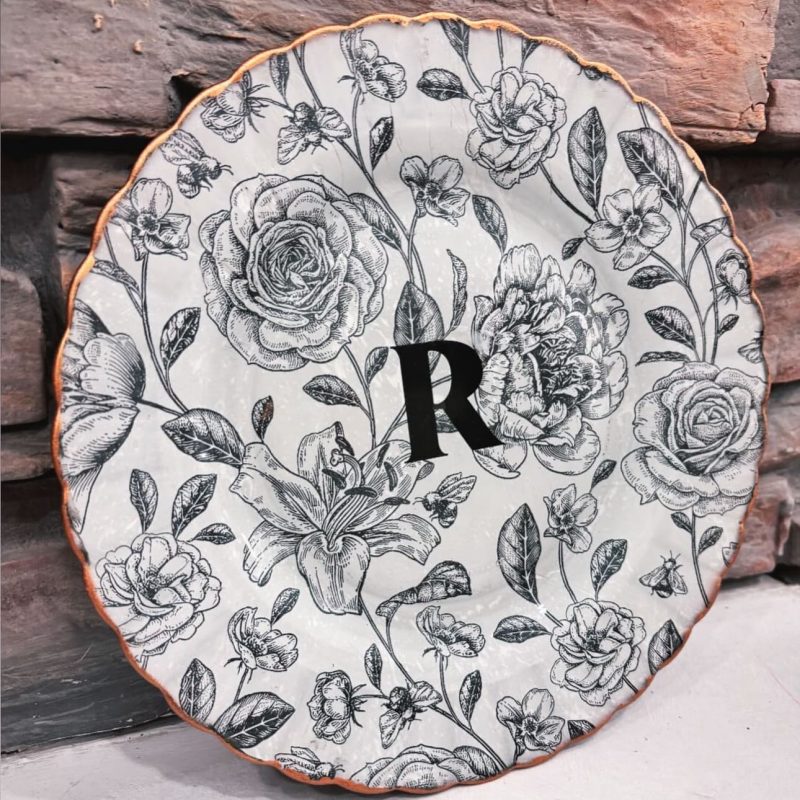 plato redondo blanco y negro decoupage